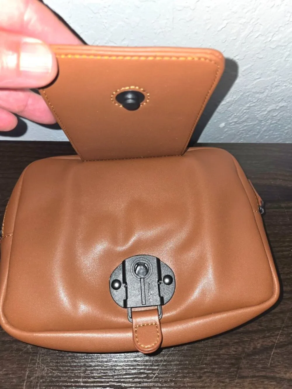 Monos Metro Vegan Leather Cosmetic Toiletry Case Saddle Tan Travel Bag EUC